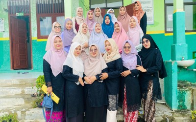 Anggun Berkebaya, Tetap Profesional: MTsN 2 Way Kanan Jalankan Hari Kedua UM