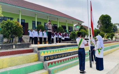 Disiplin di Jalan, Bijak Bermedia Sosial, dan Jaga Lingkungan: Pesan Polisi untuk Siswa MTsN 2 Way Kanan