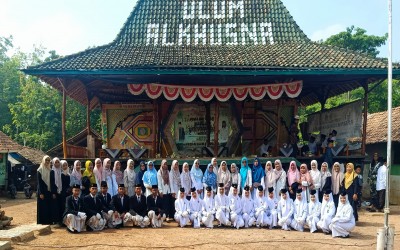 Semarak Hari Santri, Guru MTsN 2 Way Kanan Ikuti Upacara di Pondok Pesantren Fathul Ulum Al-Khusna